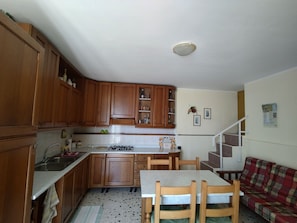 Suite, 1 Bedroom, Kitchen, Ground Floor | Private kitchen