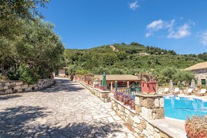 Seasonal outdoor pool, open 8:00 AM to 8:00 PM, pool umbrellas - Joanna's Stone Villas (Zakynthos)