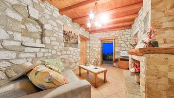 Apartment, 3 Bedrooms | Living area