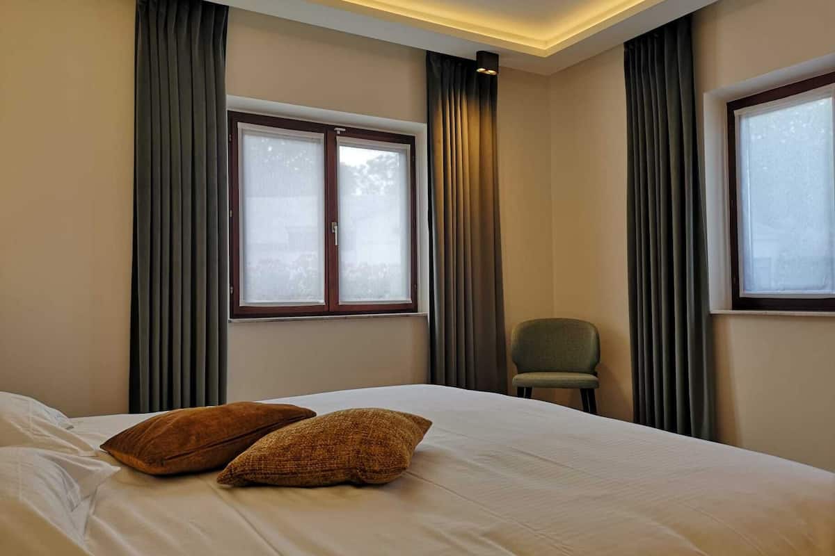 superior double room | 1 bedroom, minibar, in-room safe, desk