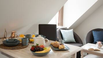 Standard-Apartment, 1 Schlafzimmer, Gartenblick (Ekke Nekkepen) | Wohnbereich | Flachbildfernseher, Fußbodenheizung