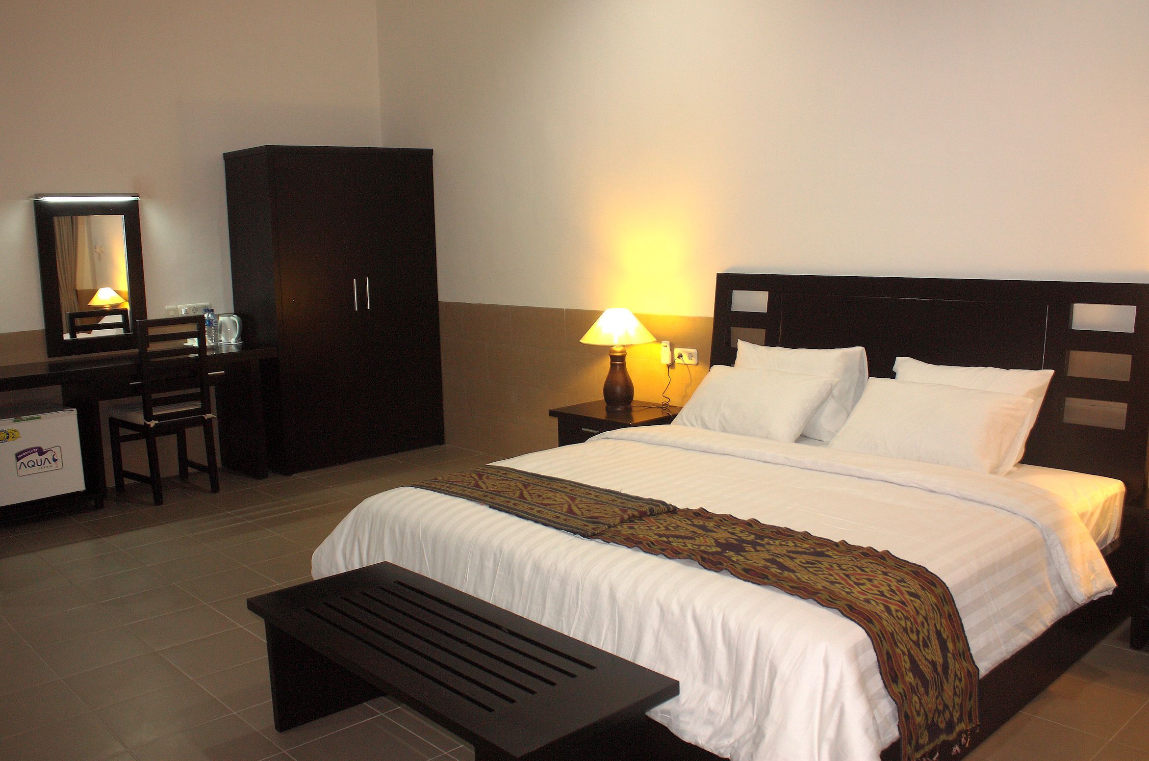 deluxe cottage | minibar, in-room safe, desk, cots/infant beds