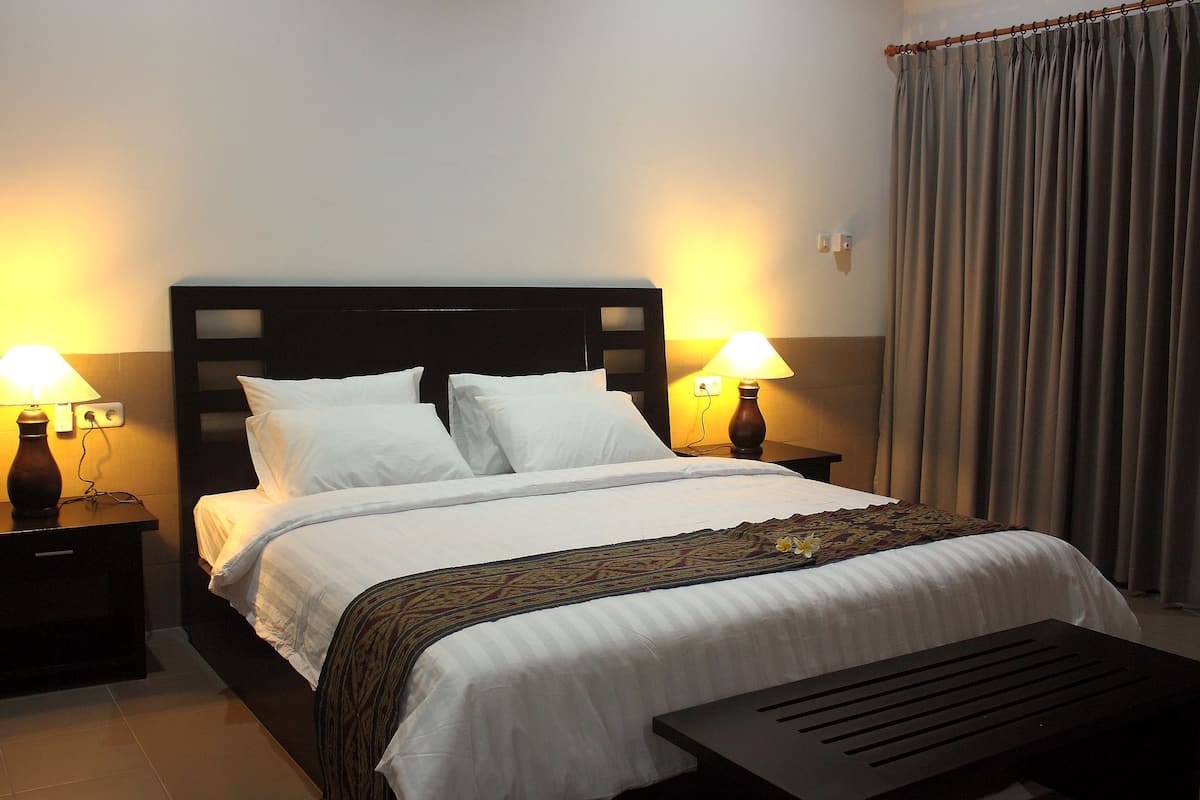 deluxe cottage | minibar, in-room safe, desk, cots/infant beds