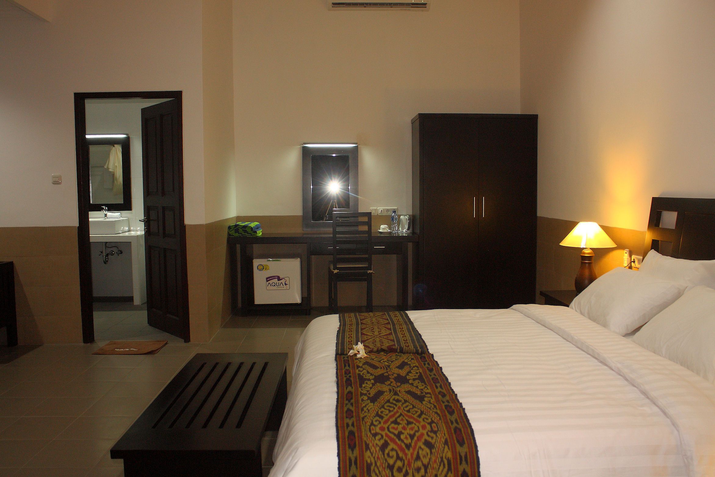 deluxe cottage | minibar, in-room safe, desk, cots/infant beds