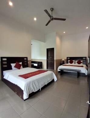 Deluxe Triple Room | Minibar, in-room safe, desk, free WiFi - Tulamben Dive Resort (Tulamben)