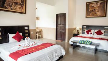 Quarto triplo luxo | Frigobar, cofres nos quartos, escrivaninha, Wi-Fi de cortesia