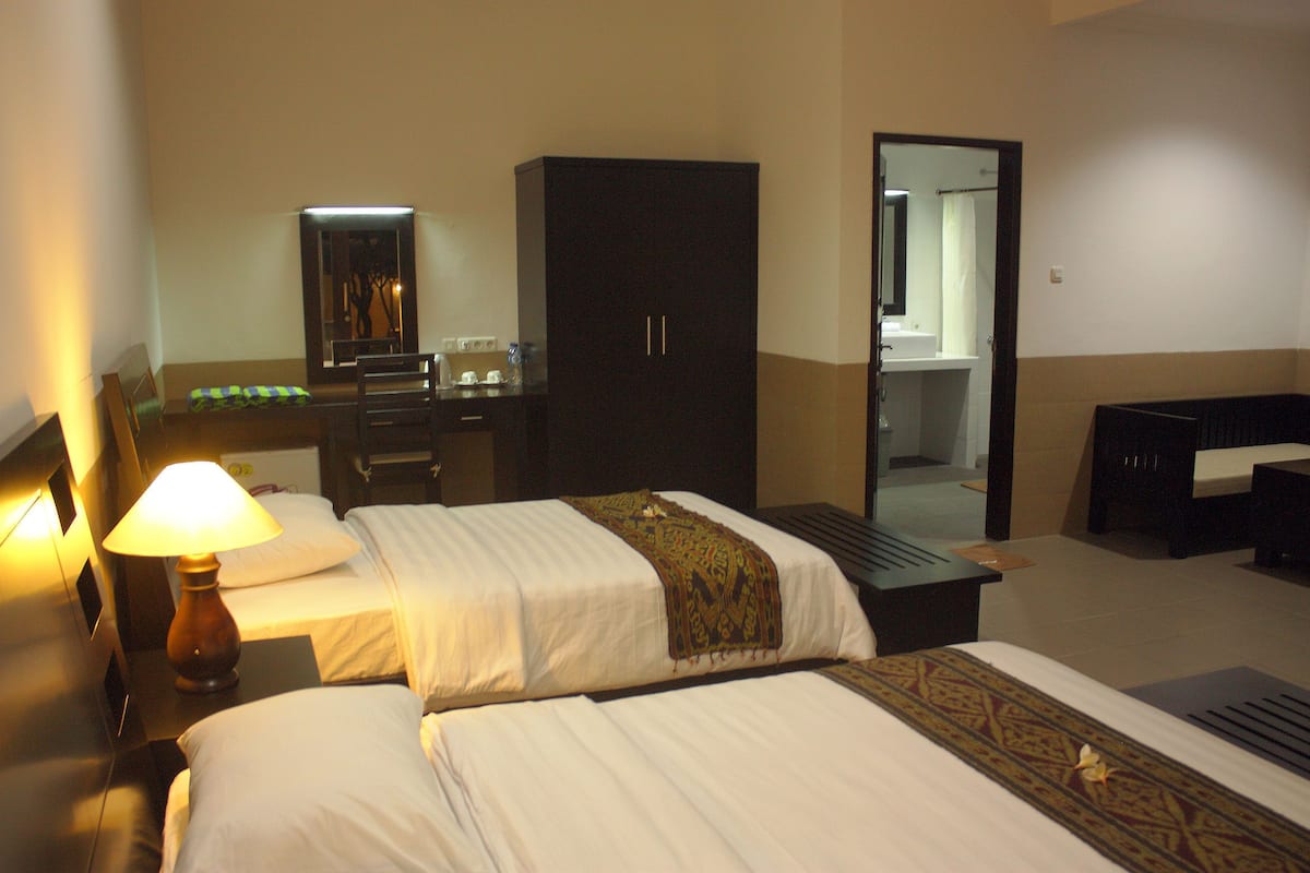 deluxe cottage | minibar, in-room safe, desk, cots/infant beds