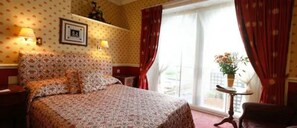 Bureau, rideaux occultants, fer et planche à repasser, Wi-Fi gratuit