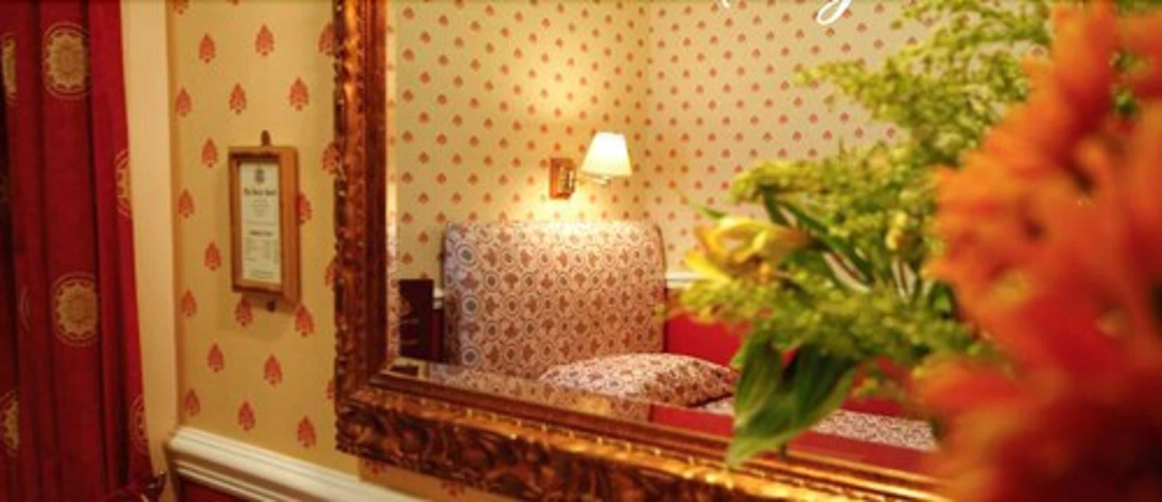 single room | desk, blackout curtains, iron/ironing board, free cots/infant beds