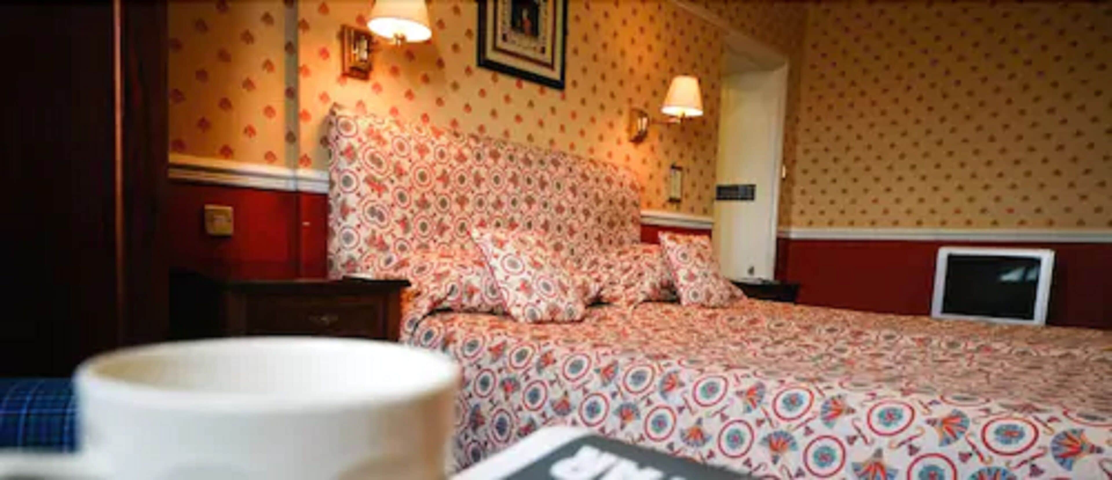 twin room | desk, blackout curtains, iron/ironing board, free cots/infant beds