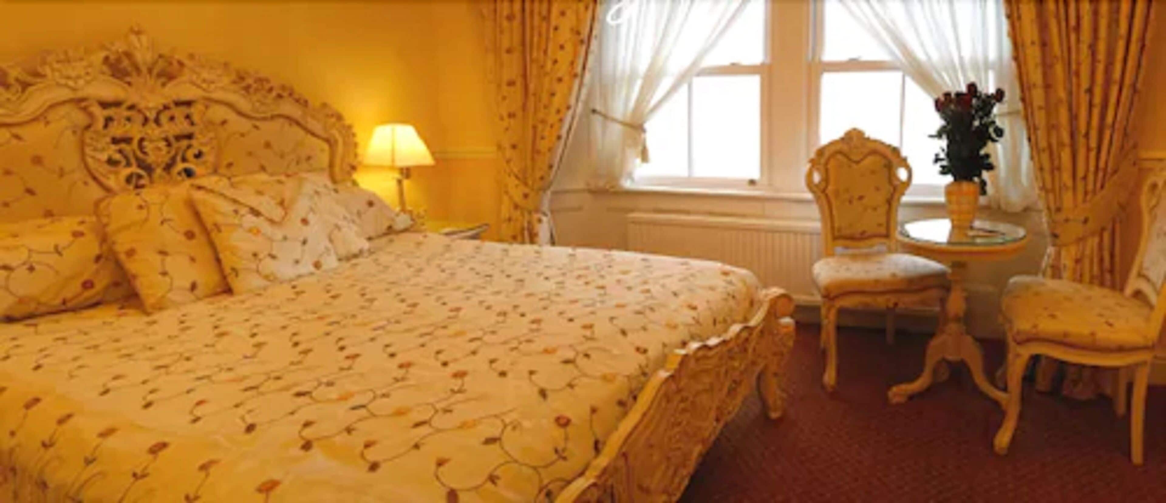 double room | desk, blackout curtains, iron/ironing board, free cots/infant beds