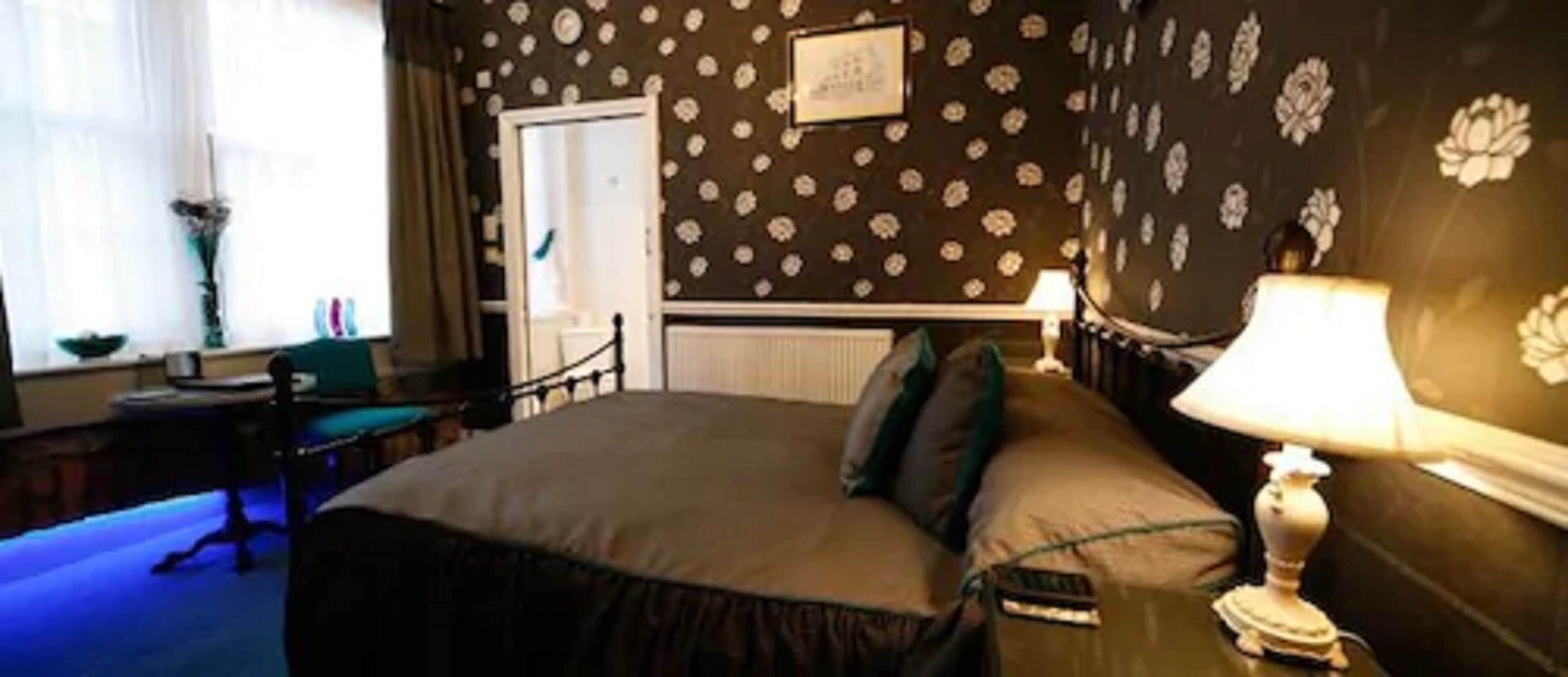 double room | desk, blackout curtains, iron/ironing board, free cots/infant beds