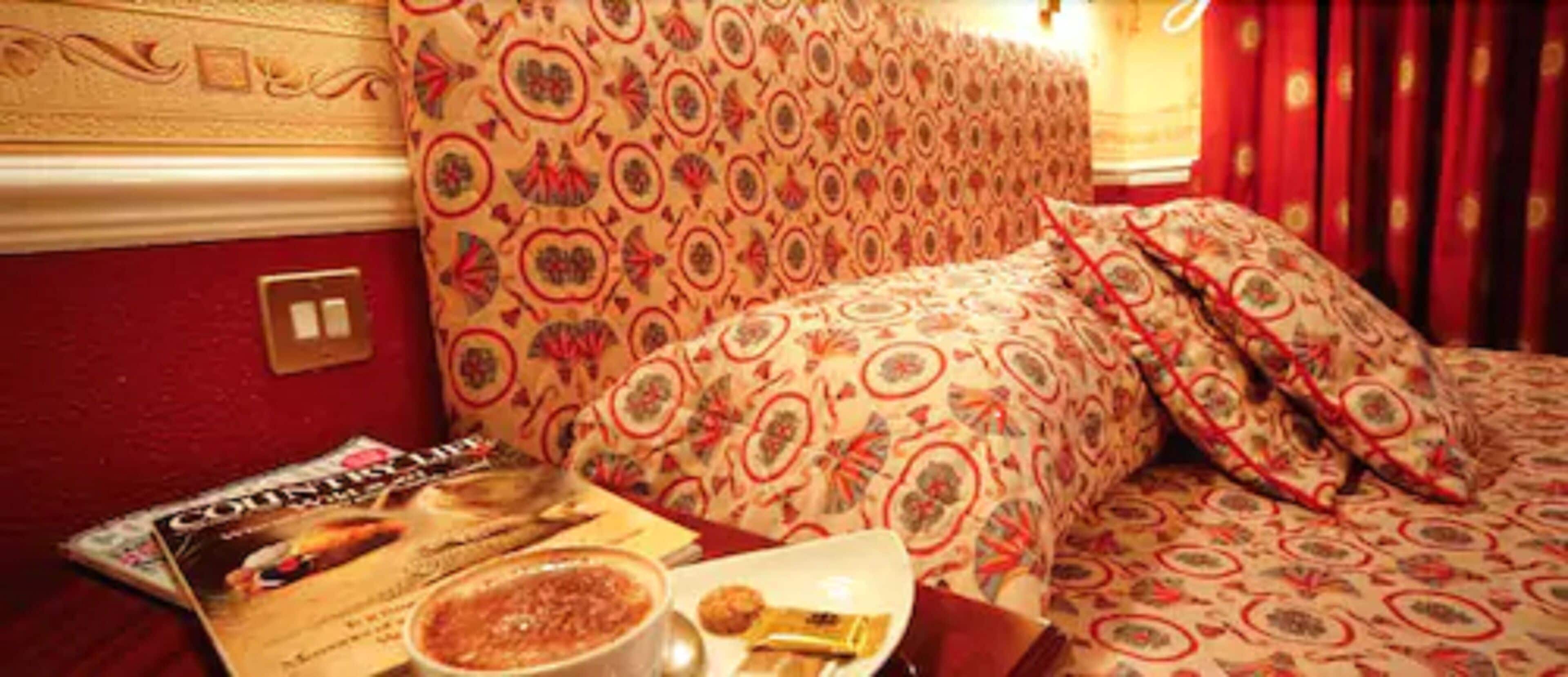 single room | desk, blackout curtains, iron/ironing board, free cots/infant beds