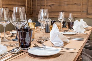 Aperto a pranzo e cena, cucina regionale