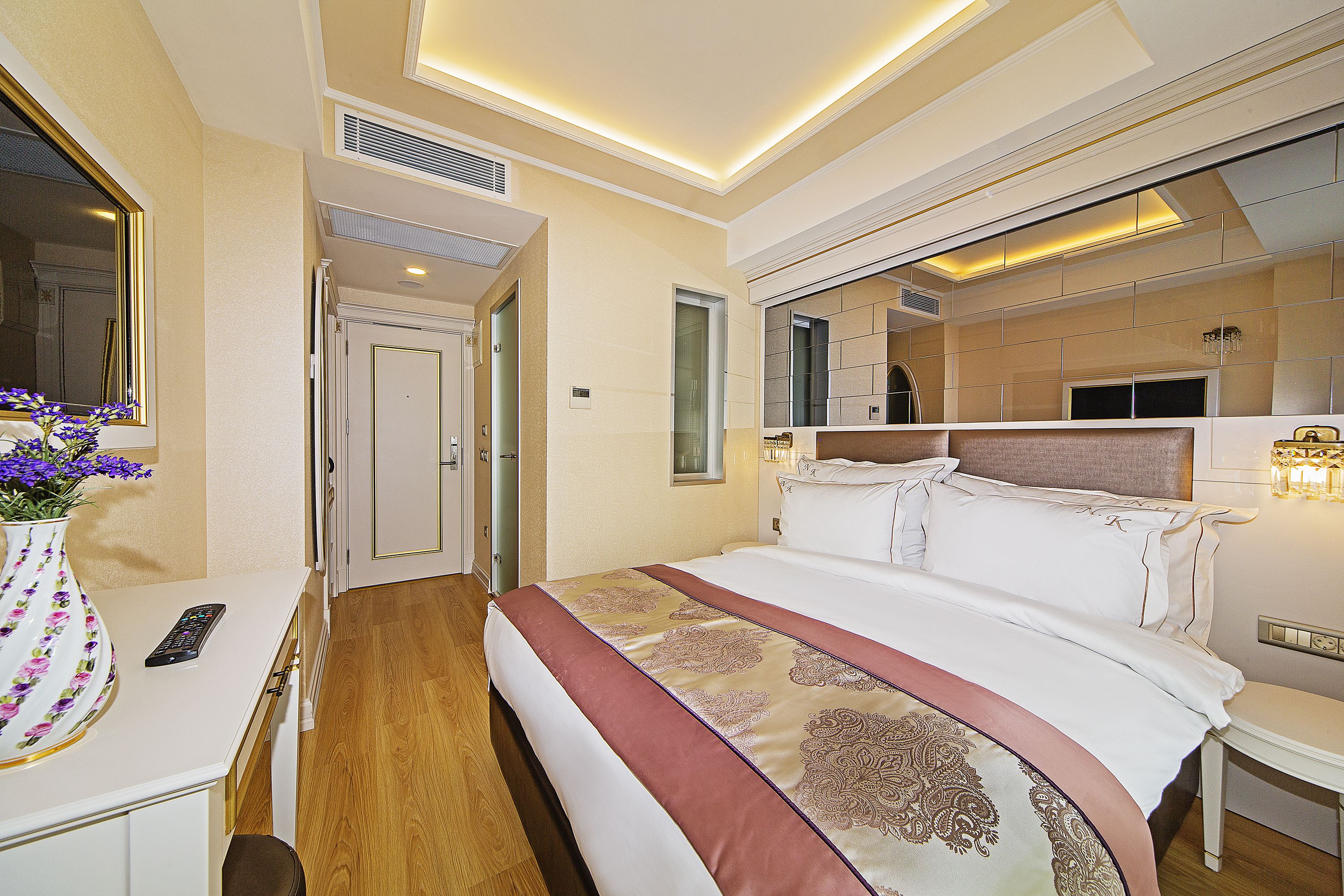 standard single room, city view | minibar, in-room safe, soundproofing, iron/ironing board