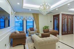 Coin salon dans le hall