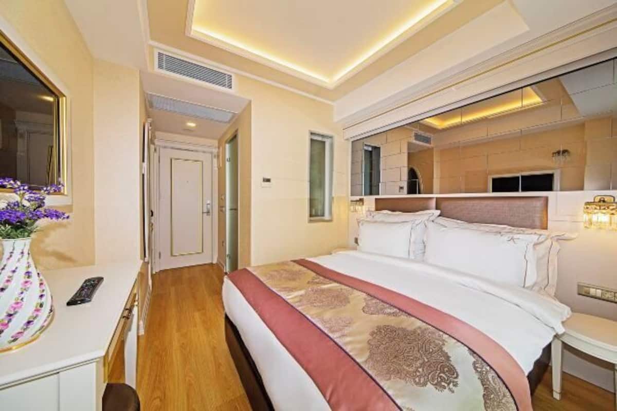 Minibar, in-room safe, soundproofing, iron/ironing board