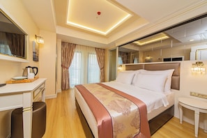 Minibar, in-room safe, soundproofing, iron/ironing board - Grand Naki Hotel (Istanbul)