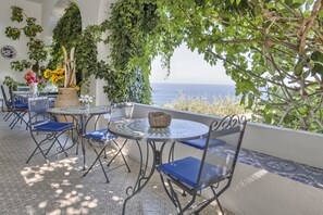 Free daily breakfast - Hotel Girasole (Lipari)