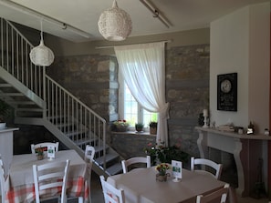 Buffet déjeuner gratuit tous les jours