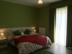 Chambre classique double ou avec lits jumeaux, vue sur la colline | Accès au Wi-Fi (inclus)
