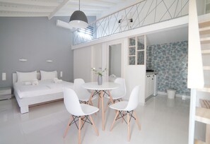 Studio (A, B) | Living area | 36-inch TV with digital channels - Mirsini Studios & Apartments (Zakynthos)