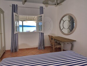 1 bedroom, desk, iron/ironing board, free cots/infant beds - Fisherman's Cottage (Alonissos)
