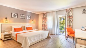 スタンダード トリプルルーム | ミニバー、セーフティボックス (室内)、デスク、WiFi (無料)