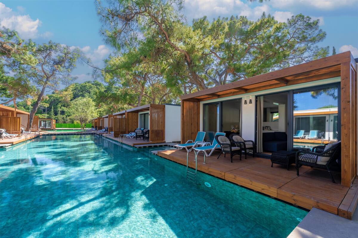 Luxury Studio Suite | 1 bedroom, minibar, in-room safe, desk