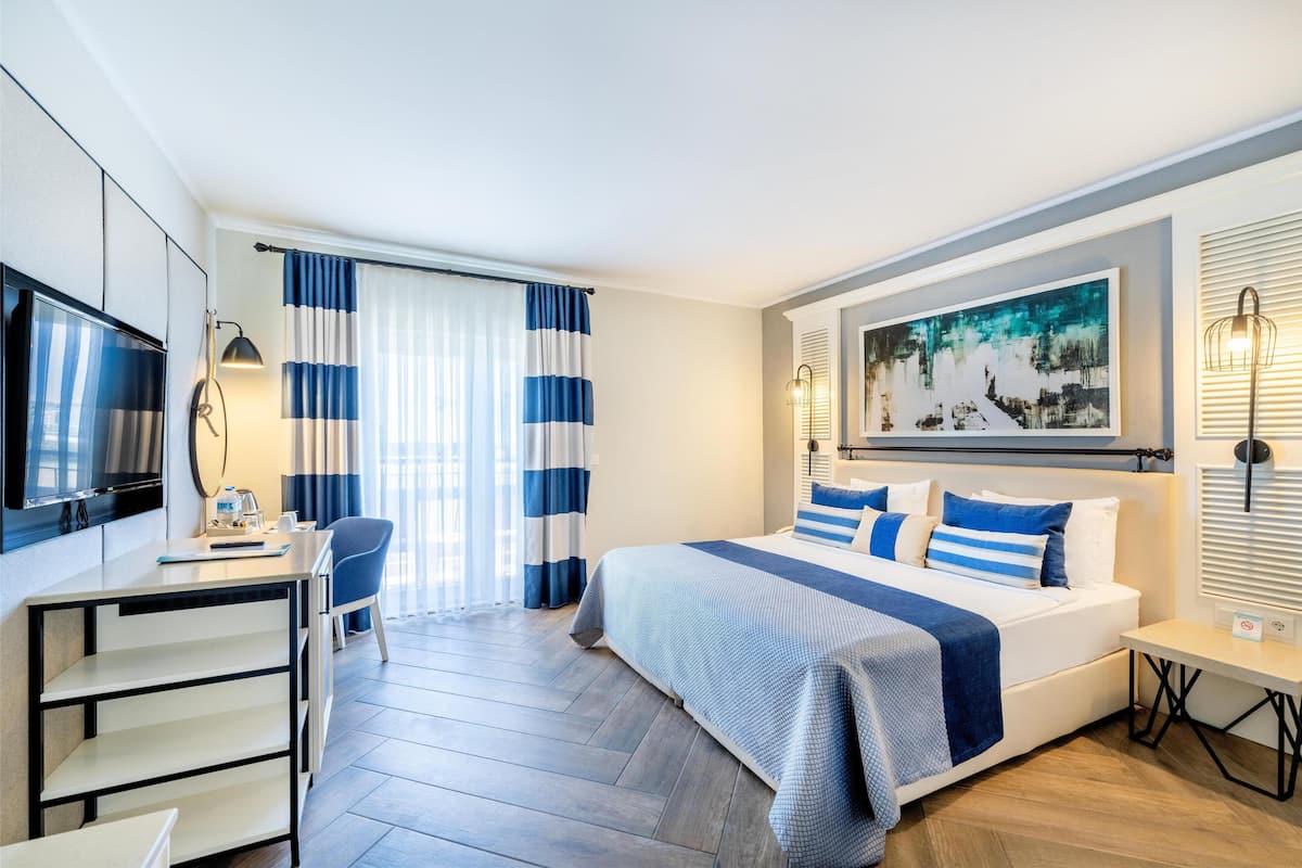 1 chambre, minibar, coffres-forts dans les chambres, bureau