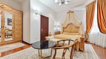 Standard Double Room | In-room safe, desk, soundproofing, iron/ironing board