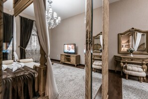 In-room safe, desk, soundproofing, iron/ironing board - Ichan Qala Premium Class Hotel (Tashkent)