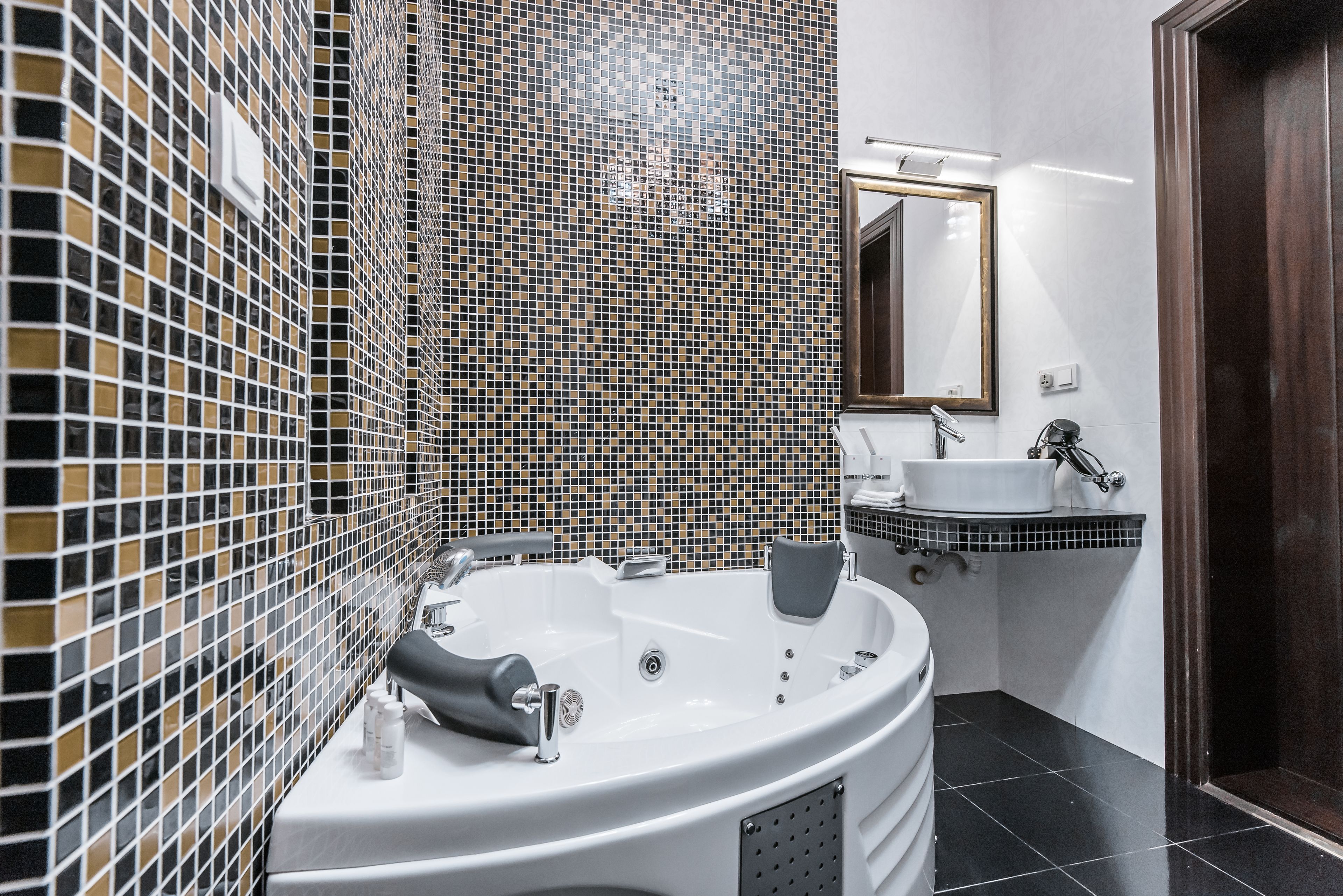 premium suite | jetted bathtub