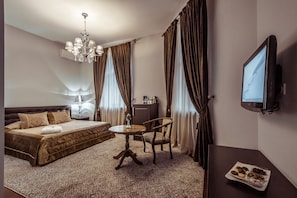 Deluxe Double Room | In-room safe, desk, soundproofing, iron/ironing board - Ichan Qala Premium Class Hotel (Tashkent)