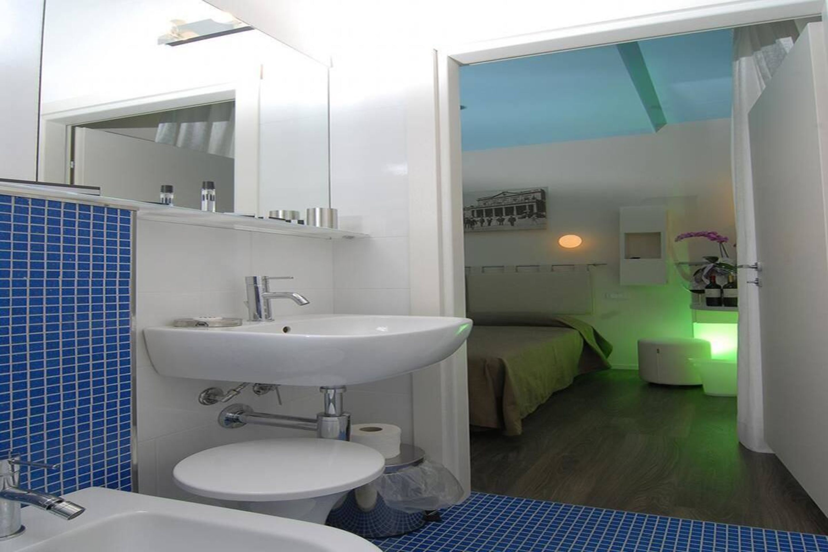 shower, free toiletries, hair dryer, bidet