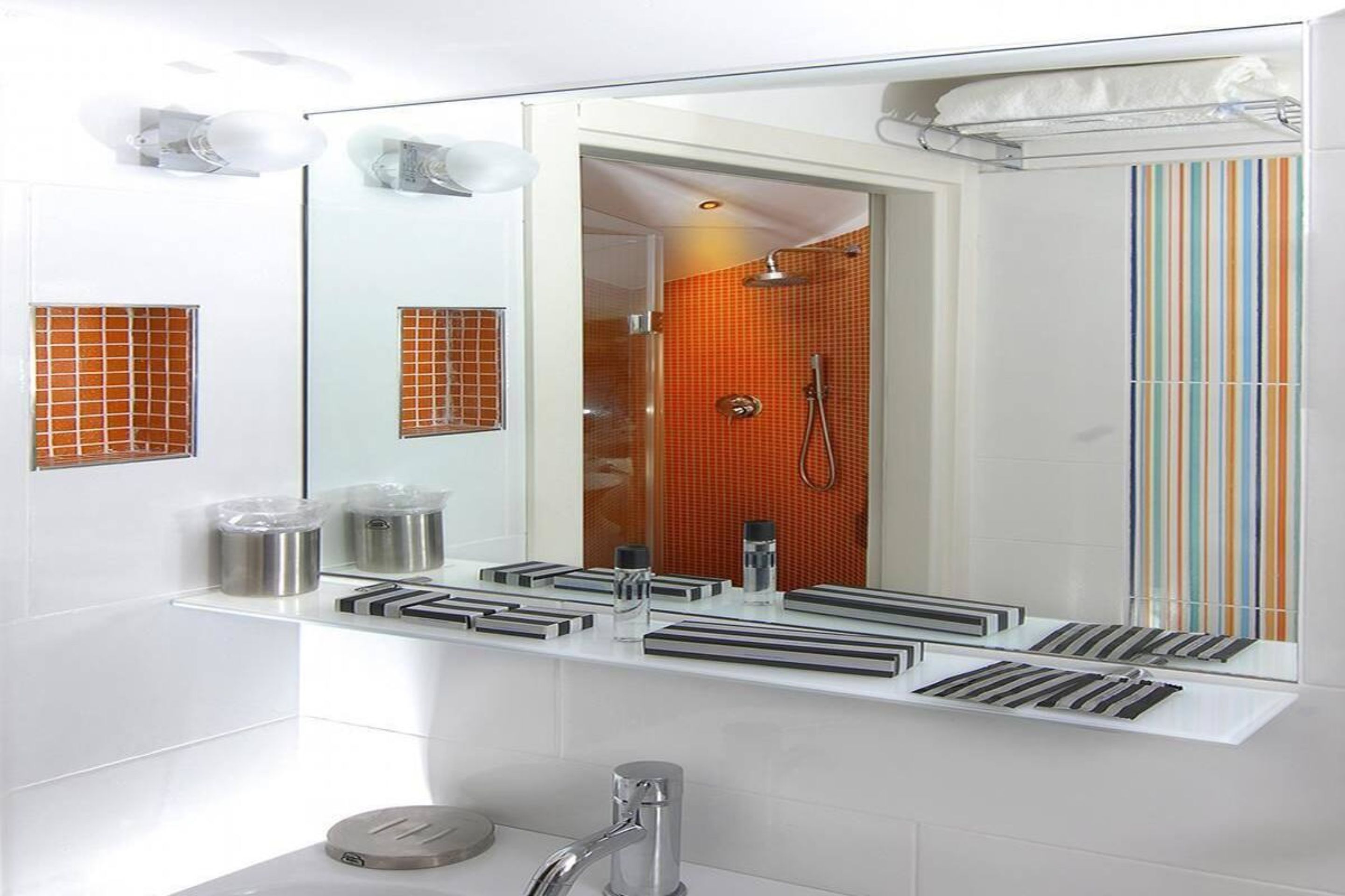 shower, free toiletries, hair dryer, bidet