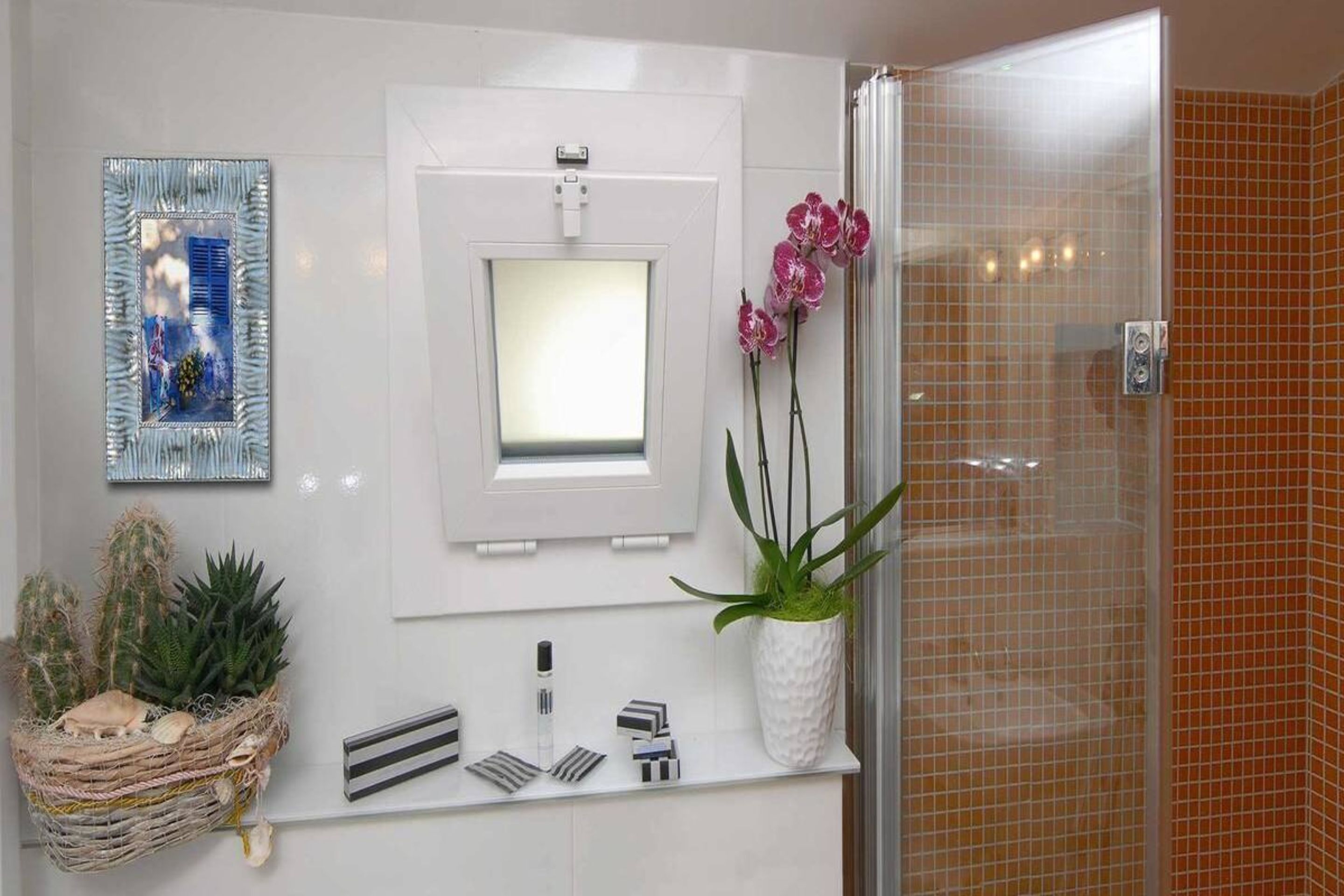 shower, free toiletries, hair dryer, bidet