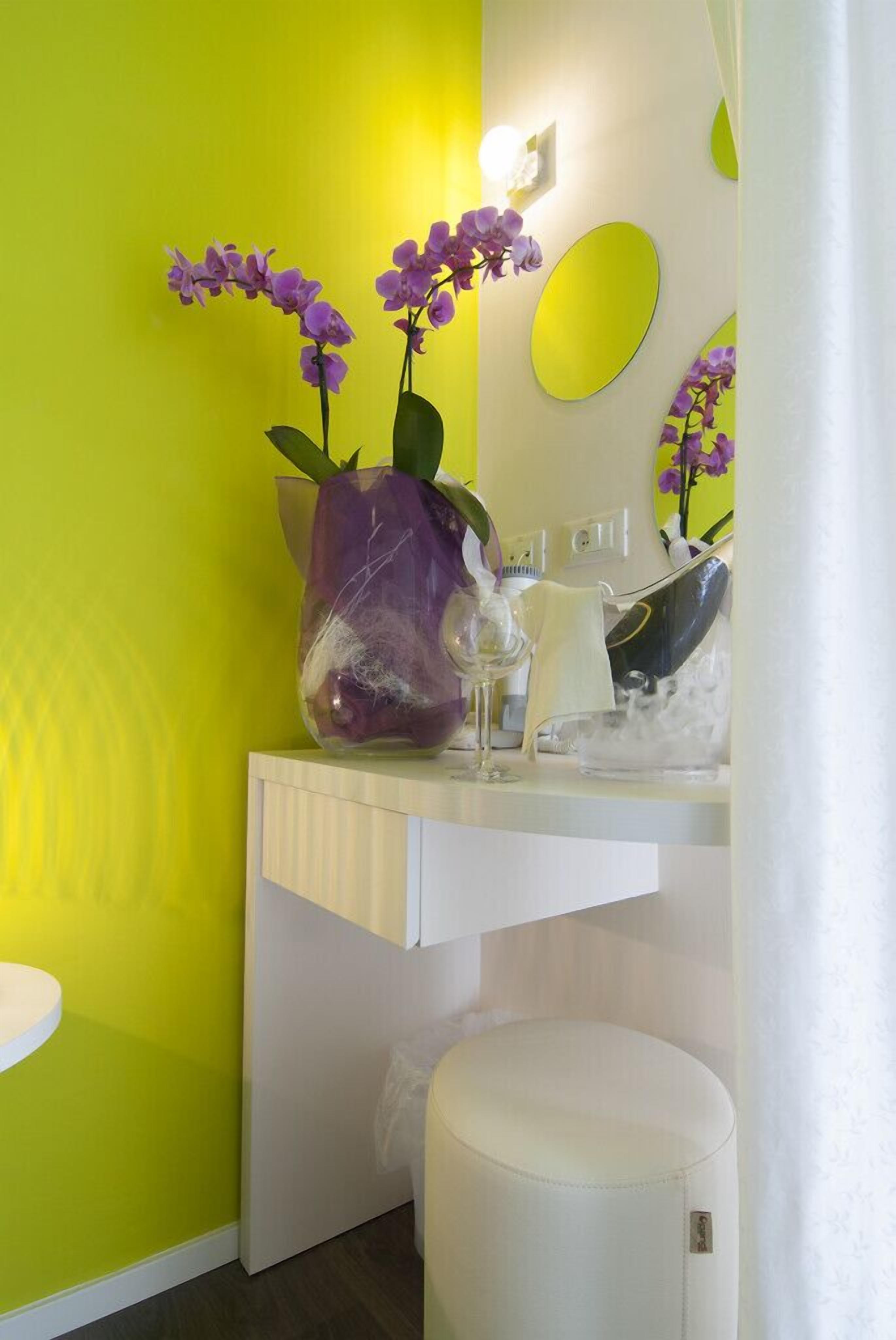 in-room safe, desk, soundproofing, free cots/infant beds