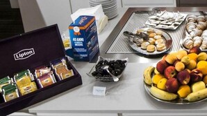 A breakfast buffet with various fruits, pastries, and beverages. - Hotel Casablanca (Rimini)