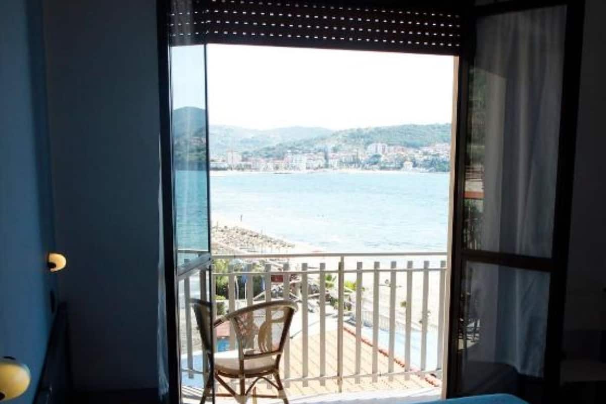 In-room safe, free WiFi, wheelchair access