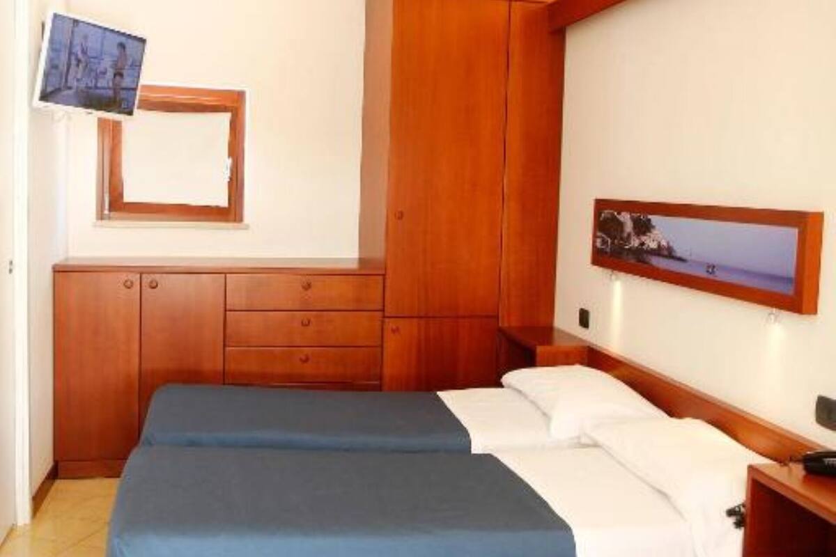 Standard Double Room | In-room safe, WiFi (free)