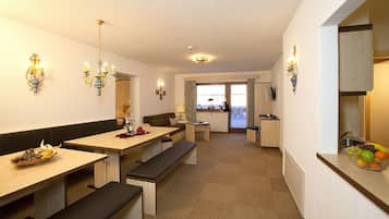 Apartment, 5 Bedrooms, Balcony, Mountain View (Gaislachkogel, + 200€ cleaning fee) | Room service – dining