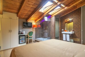 スーペリア ダブルルーム キングベッド 1 台 | 高級寝具、ミニバー、セーフティボックス (室内)、デスク
