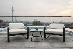 Two-Bedroom Apartment XL | Terrace/patio - AMANO HOME Apartments (Berlin)