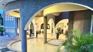 Unclassified image, 4 of 33, button - Crown Premier Hotel (Sakumono)