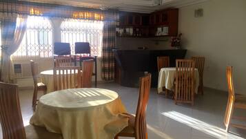 Breakfast, lunch, dinner served; local and international cuisine