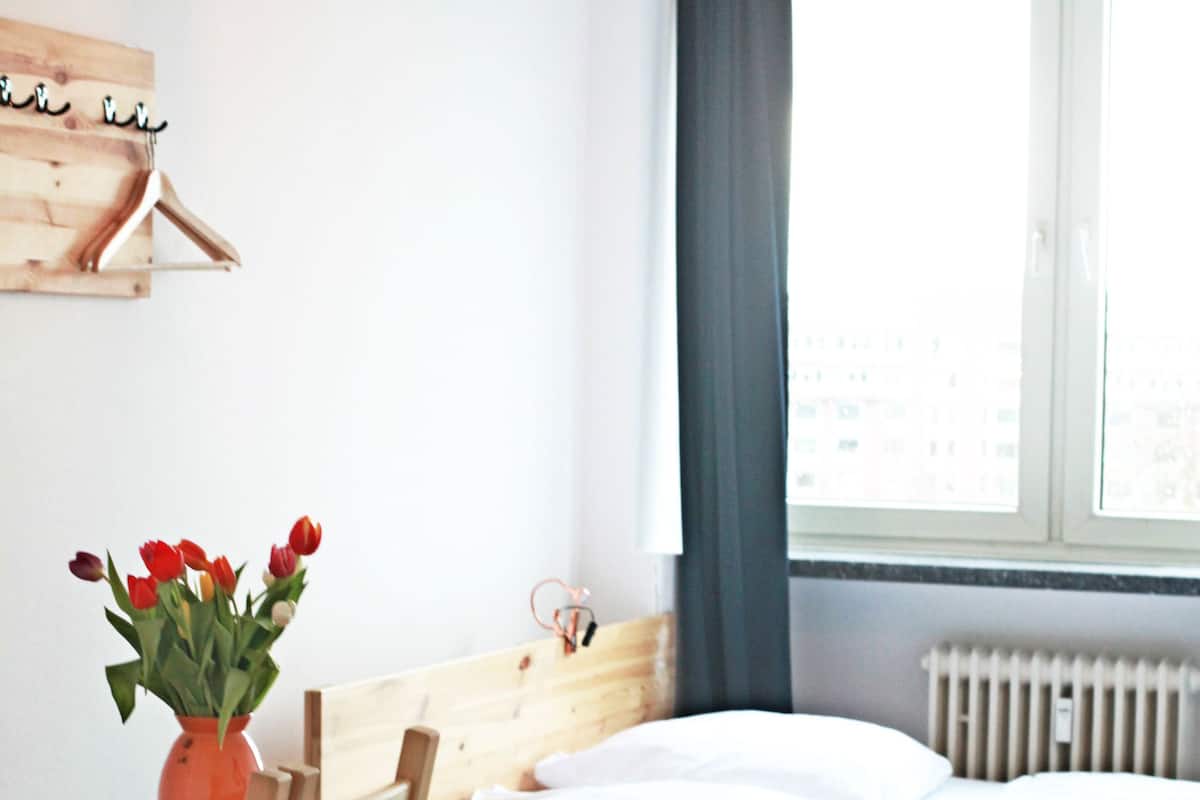 Economy Double Room, Shared Bathroom | Living area