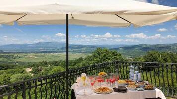 Breakfast, lunch, dinner served; local cuisine, garden views