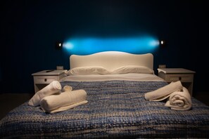 Ropa de cama de alta calidad, escritorio, cunas gratuitas y wifi gratis