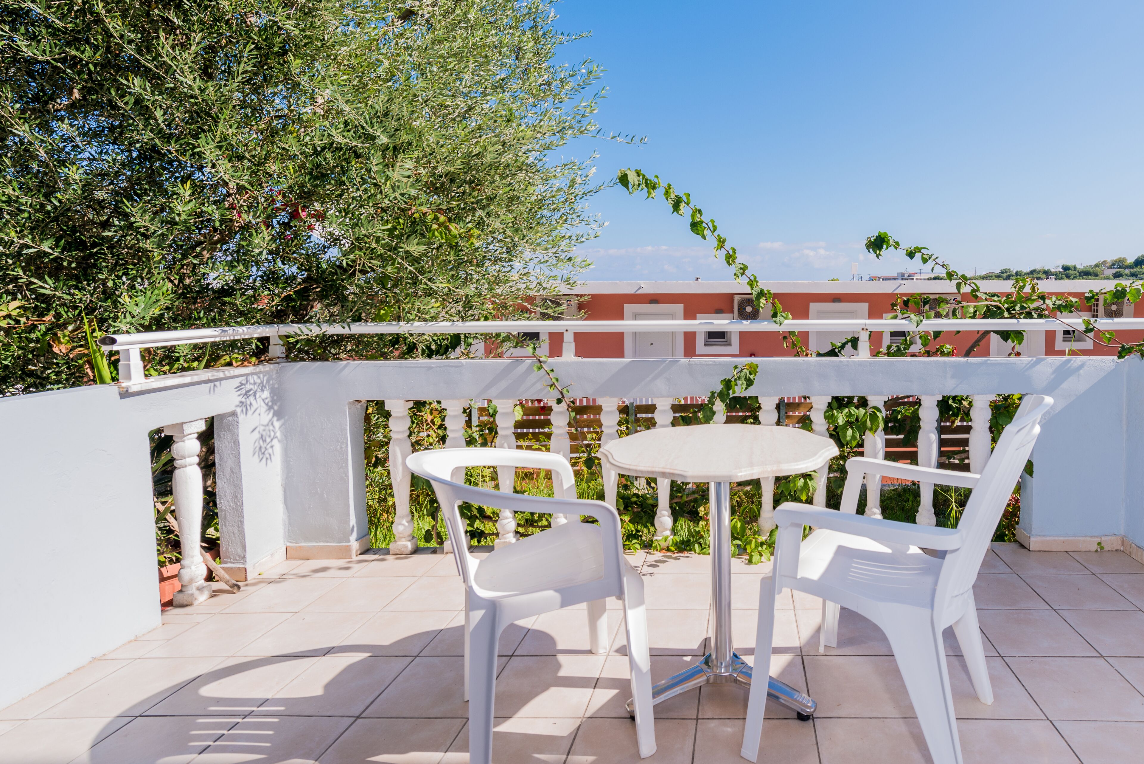 studio, garden view | terrace/patio